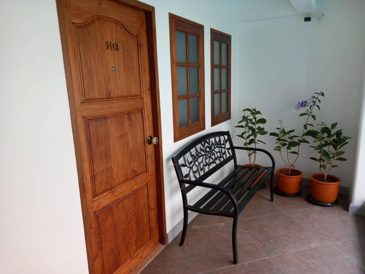 Valentier Cafe And Hotel Τσιάνγκ Μάι Εξωτερικό φωτογραφία